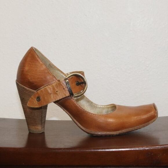 Tentazione Camel Buckle Heels Sz 36 - Picture 1 of 14